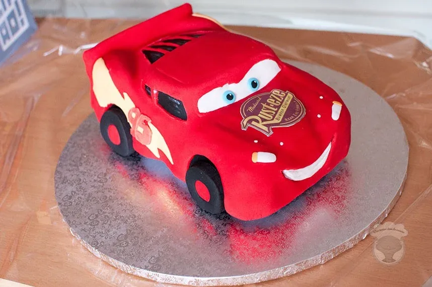 gateau sculpte flash mcqueen